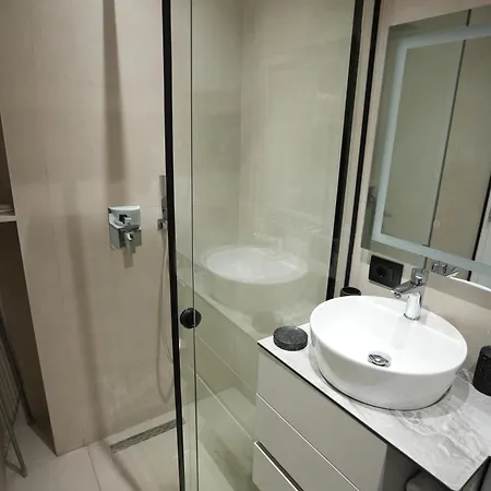 Huqi Luxury 2 *