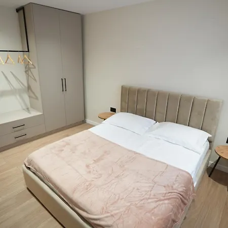 Huqi Luxury 2 地拉那