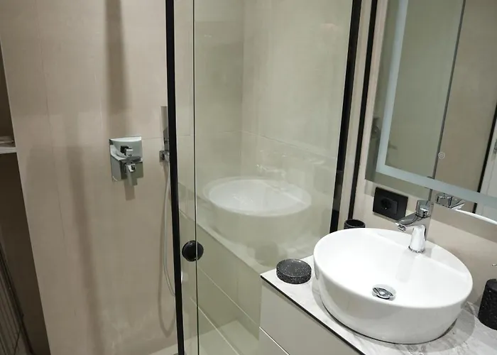 Huqi Luxury 2 *